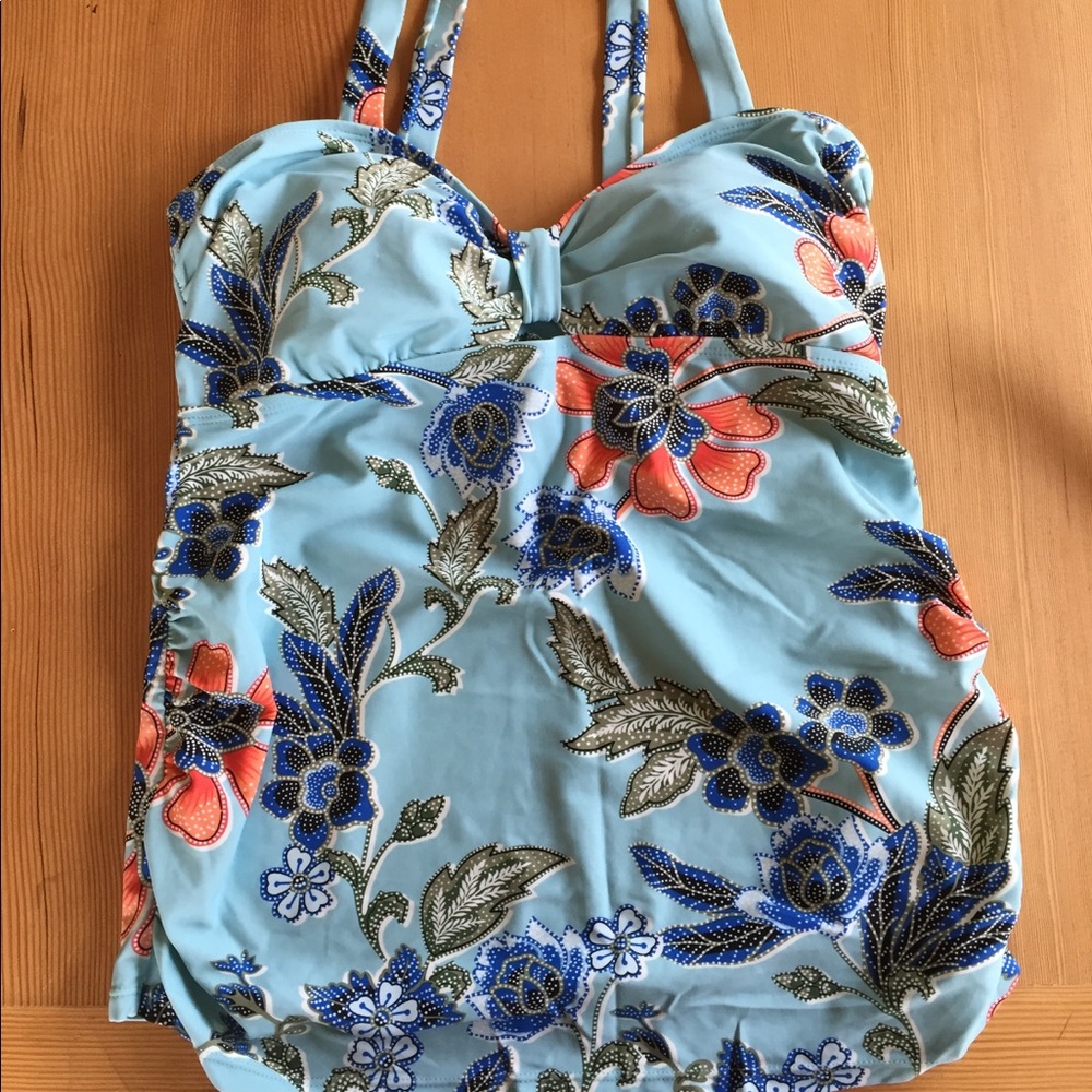 Beach Bump 🤰🏻 bathing suit👙 top size M